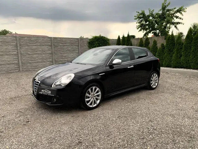 Alfa Romeo Giulietta 2012 photo 2