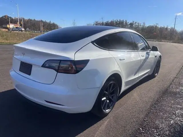 Tesla Model 3 2023 photo 5