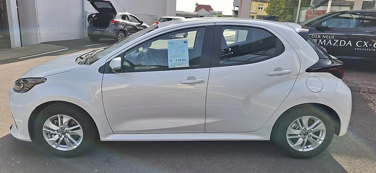 Mazda Mazda2 photo 2