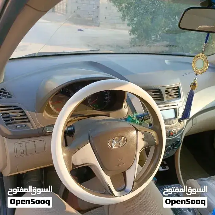 Hyundai Accent 2012 photo 4