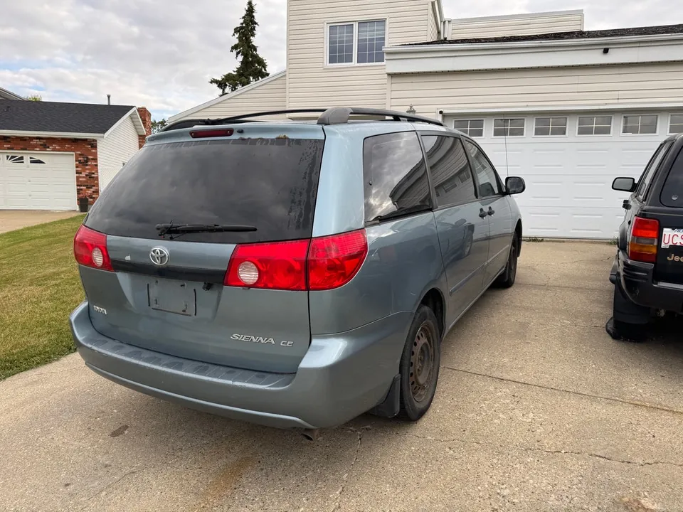 Toyota Sienna 2008 photo 4