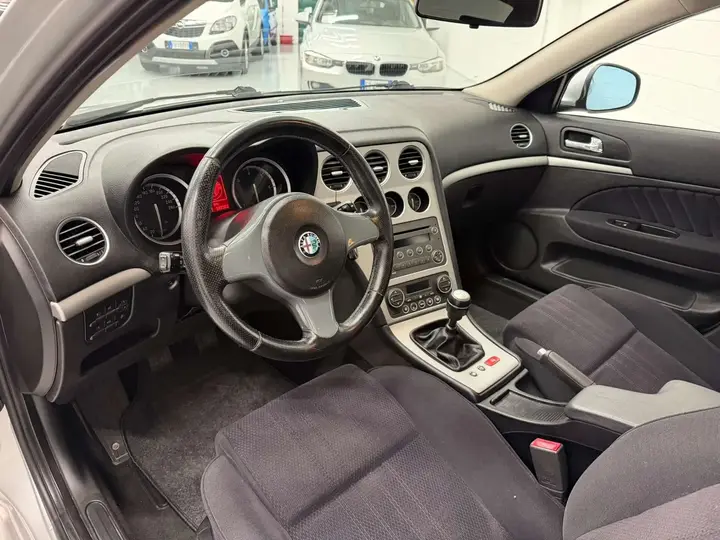 Alfa Romeo 159 2008 photo 4