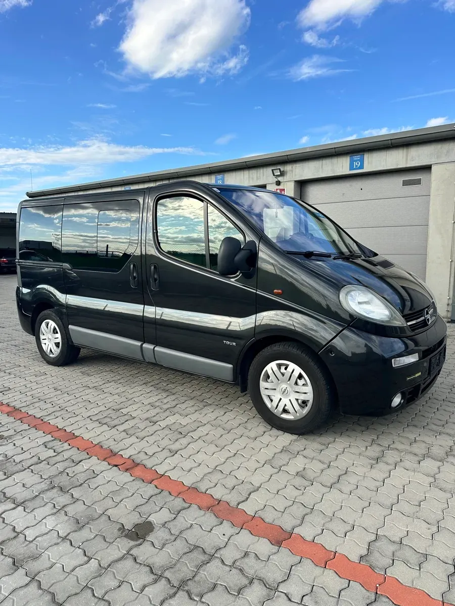 Opel Vivaro 2004 photo 2