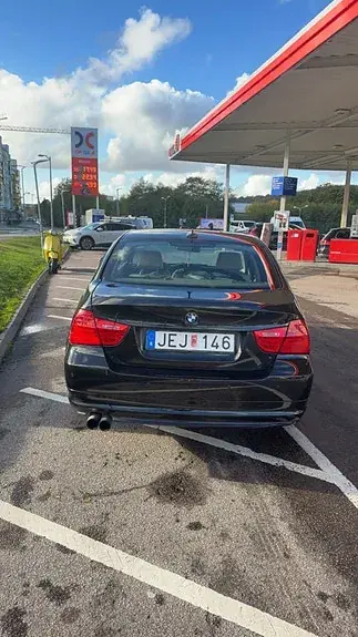 BMW 325I 2009 photo 4