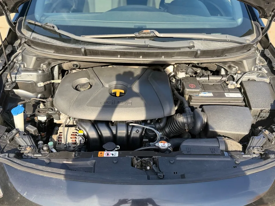 Hyundai Elantra Gt 2016 photo 5
