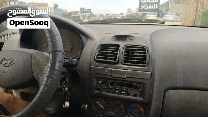 Hyundai Verna 2002 photo 2