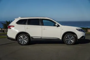 Mitsubishi Outlander 2022 photo 3