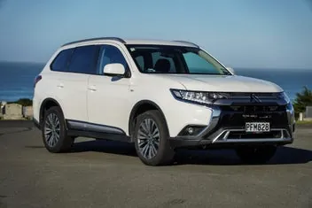 Mitsubishi Outlander 2022 photo 2