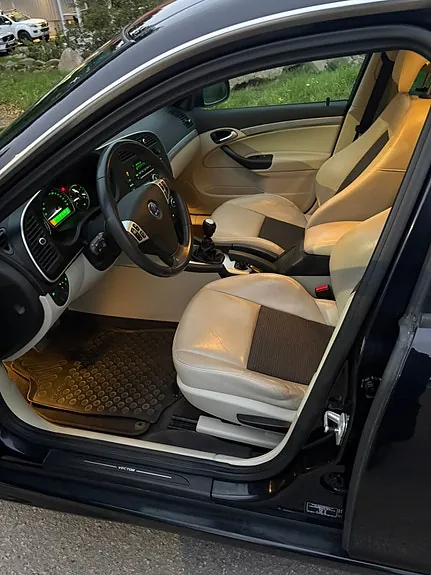 Saab 9-3 2010 photo 4