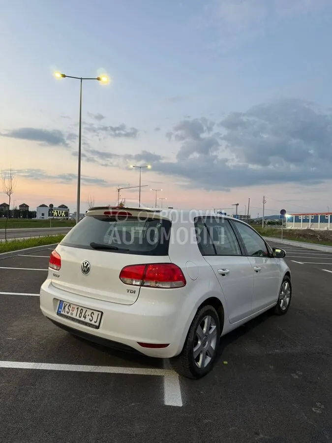 Volkswagen Golf 2010 photo 4