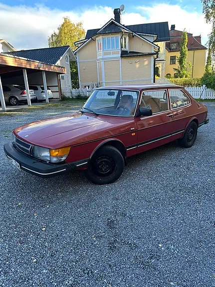 Saab 900
