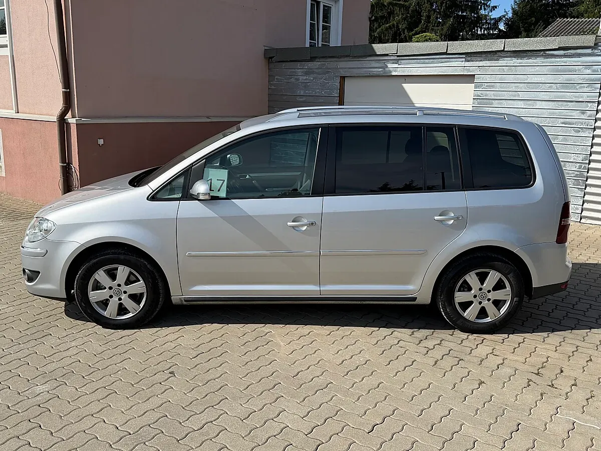 Volkswagen Touran 2008 photo 2