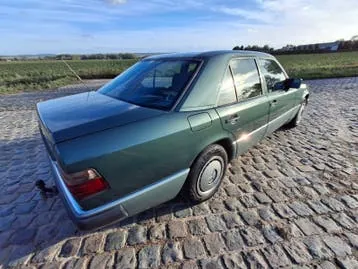 Mercedes-Benz W124