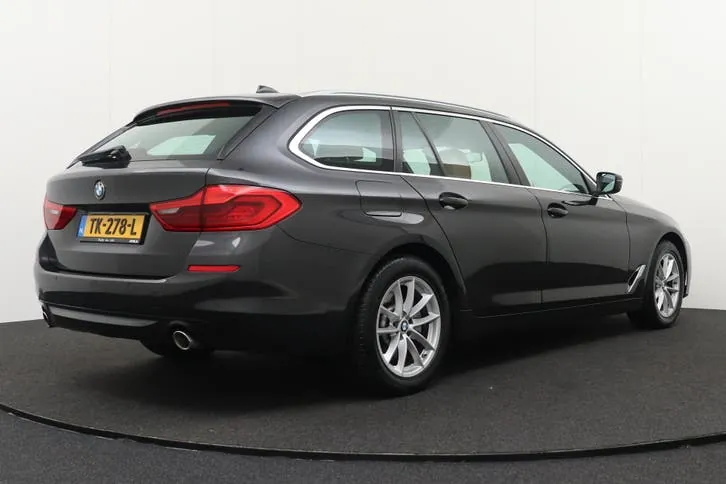 BMW 5 Series 2018 photo 2