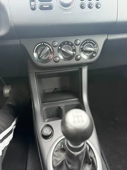 Suzuki Swift 2008 photo 4