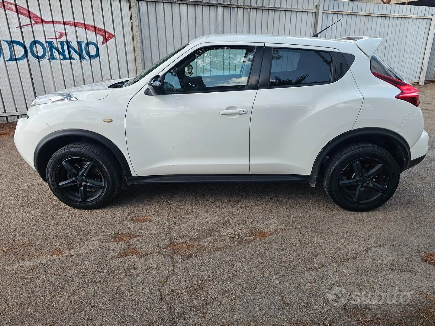 Nissan Juke 2011 photo 2
