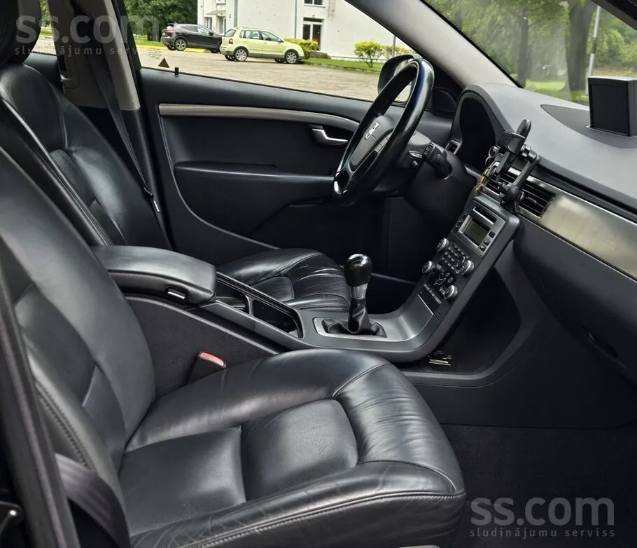 Volvo V70 2010 photo 5