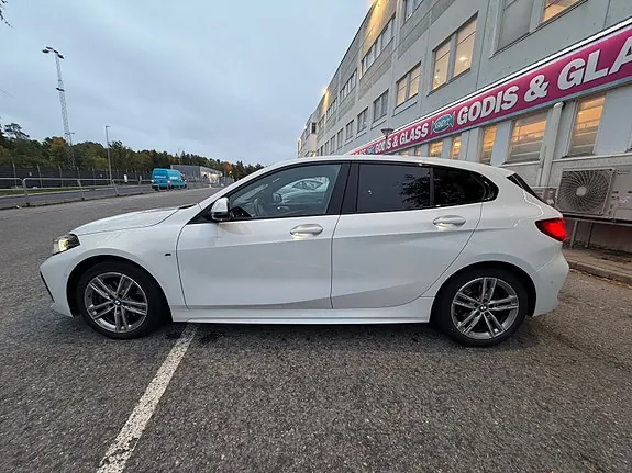 BMW 118I 2023 photo 4