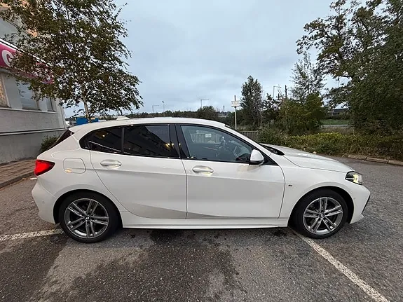 BMW 118I 2023 photo 3
