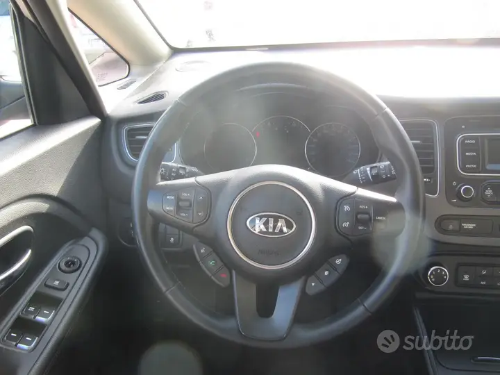 Kia Carens 2015 photo 3