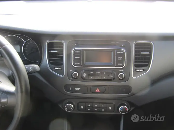 Kia Carens 2015 photo 4