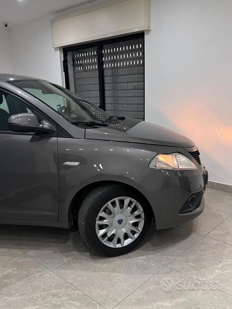 Lancia Ypsilon 2015 photo 3