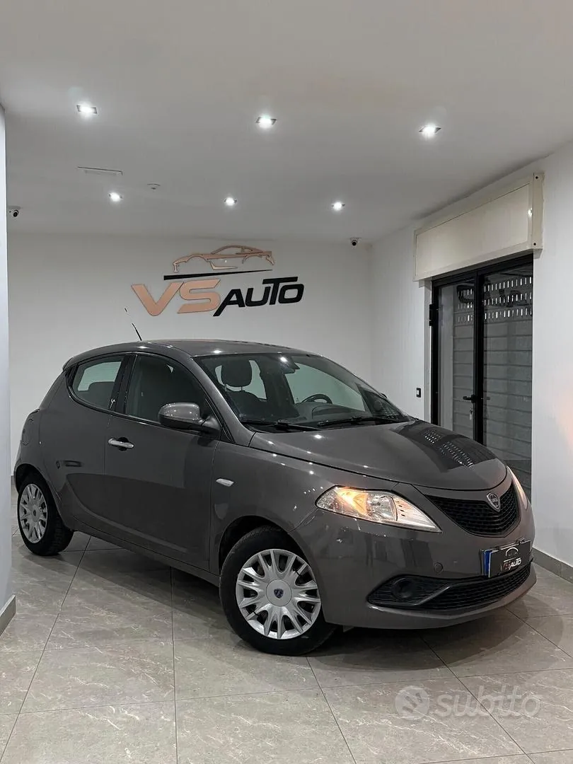 Lancia Ypsilon 2015 photo 2