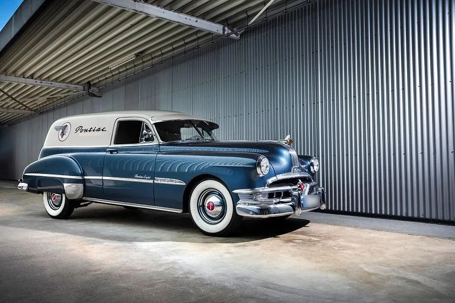 Pontiac Eight Chieftain Sedan