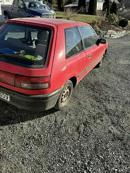 Mazda 323 1990 photo 4