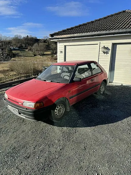 Mazda 323 1990 photo 3