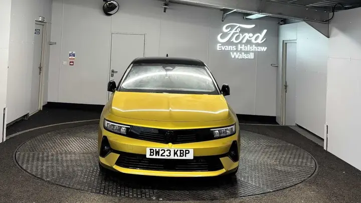 Vauxhall Astra 2023 photo 2