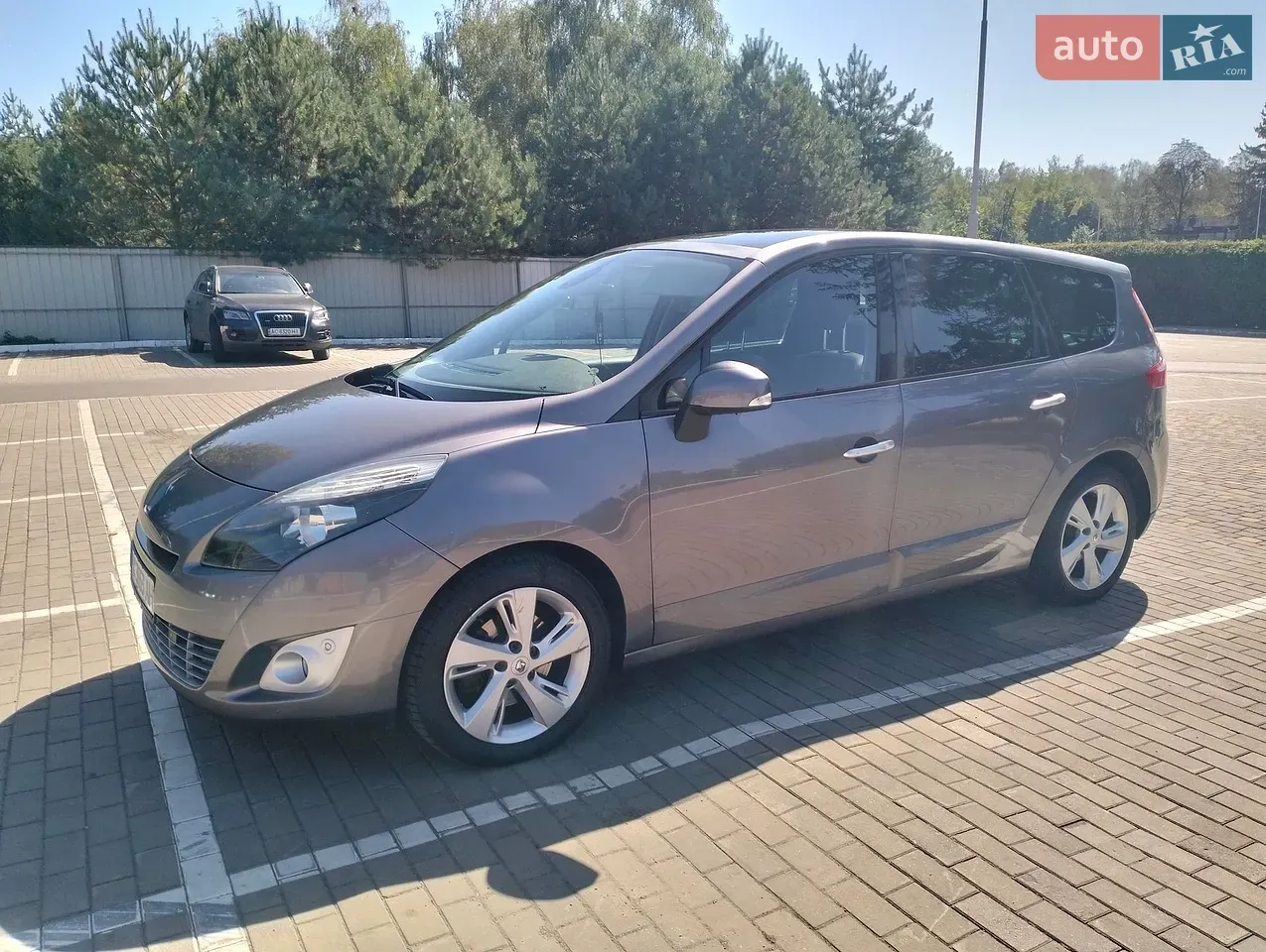 Renault Grand Scenic 2011 photo 2