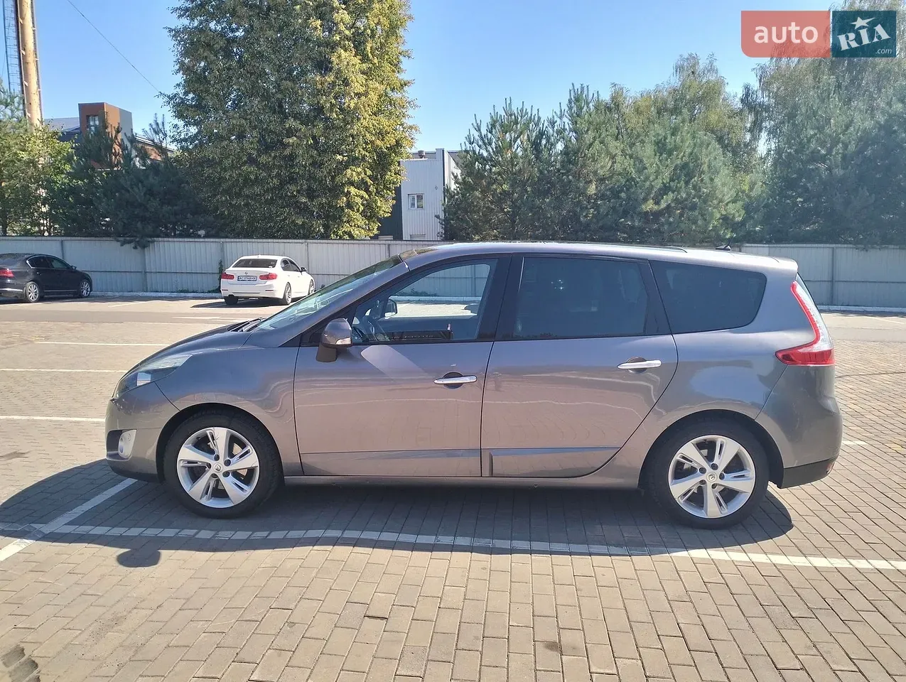 Renault Grand Scenic 2011 photo 3