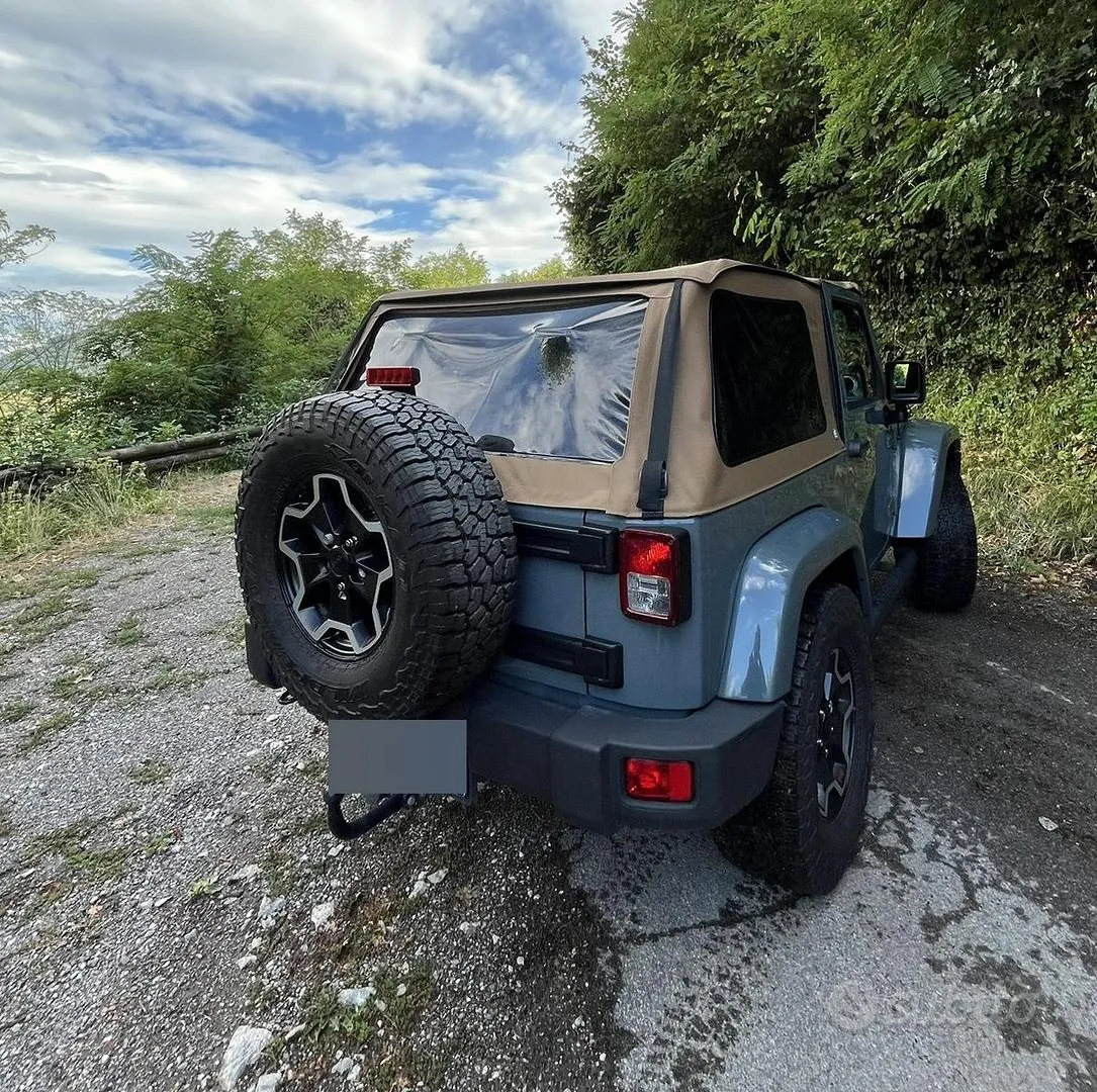 Jeep Wrangler Sahara 2015 photo 4