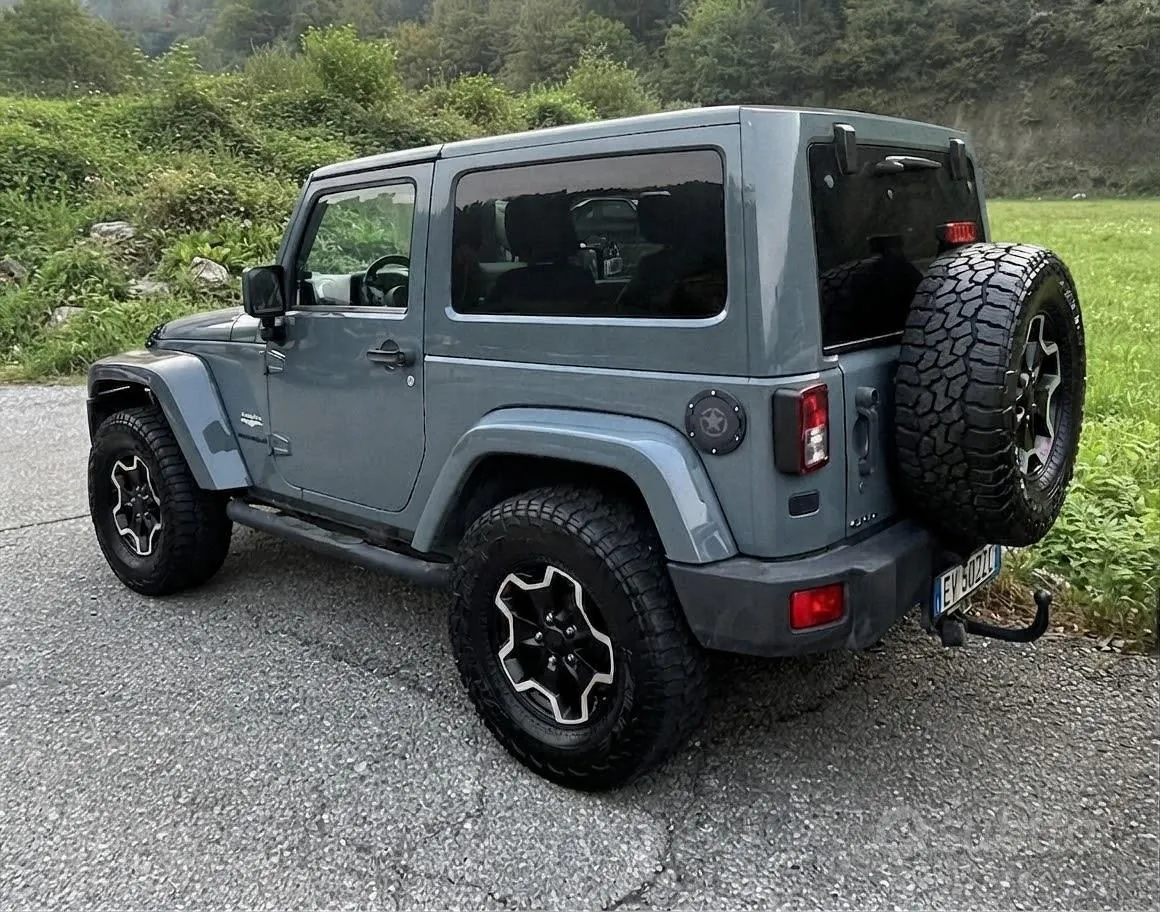 Jeep Wrangler Sahara 2015 photo 2