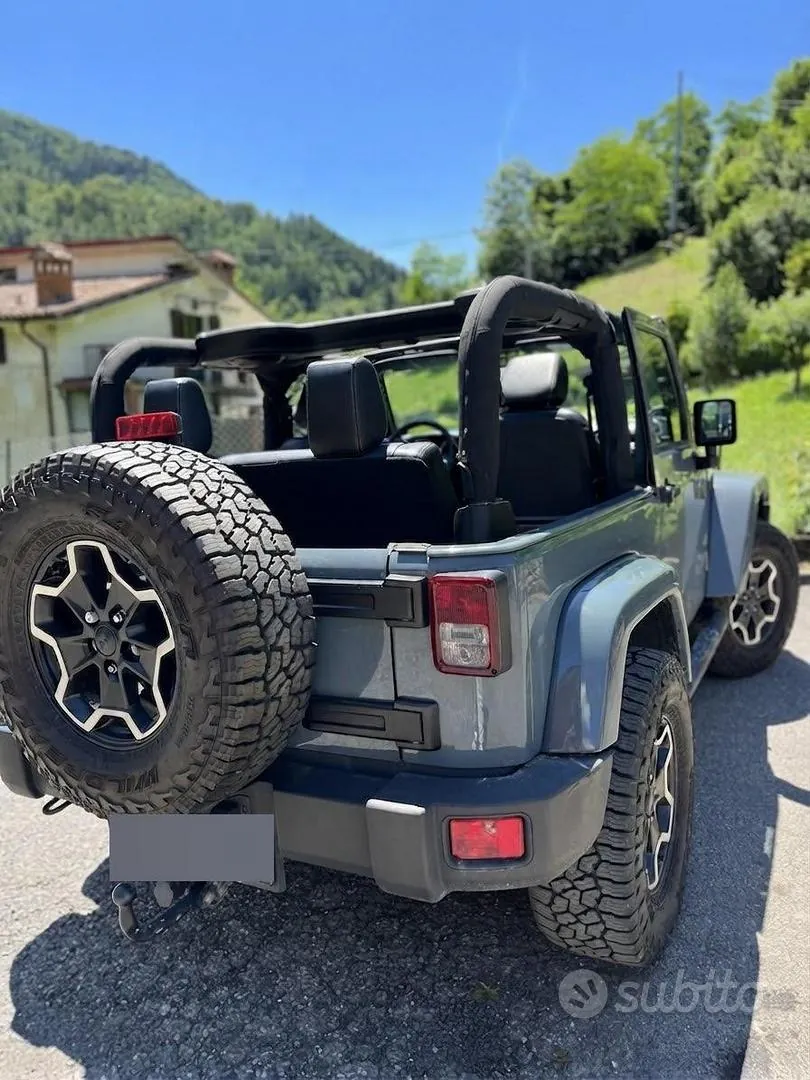 Jeep Wrangler Sahara 2015 photo 3