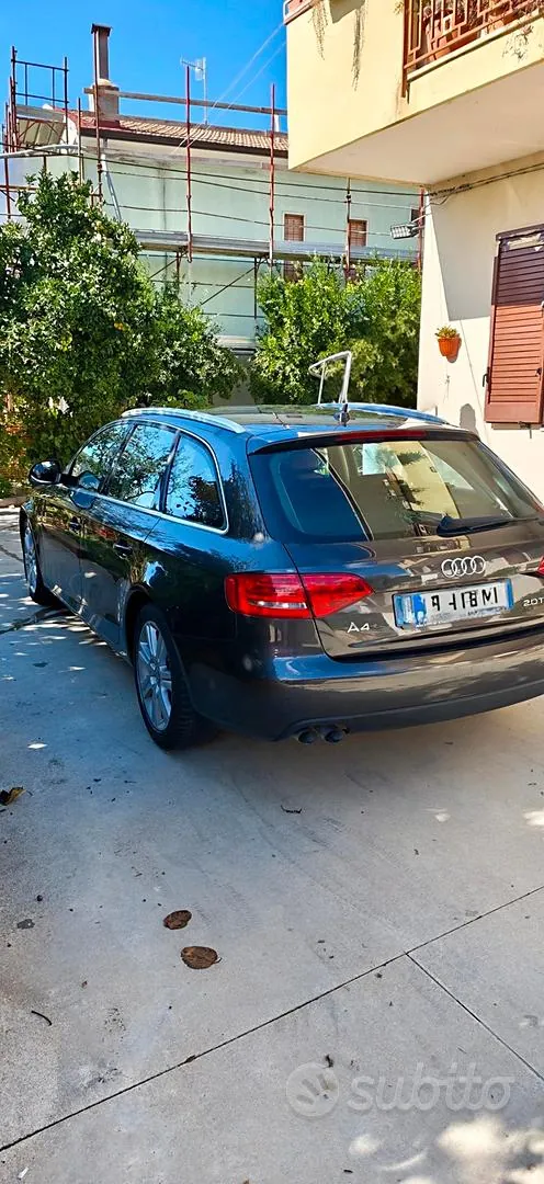 Audi A4 2010 photo 4