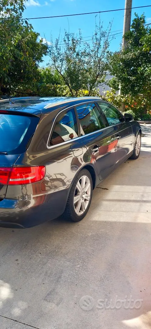 Audi A4 2010 photo 3