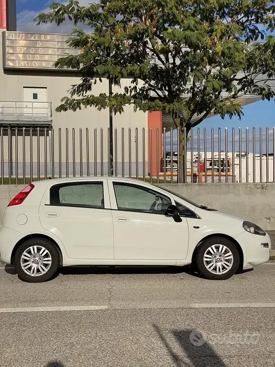 Fiat Punto 2016 photo 2