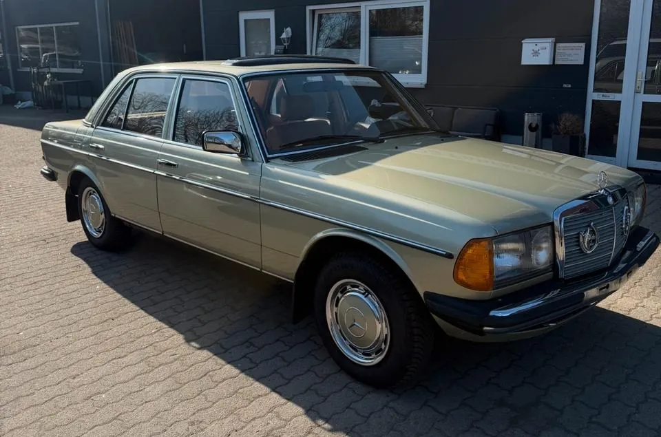 Mercedes-Benz 230 E
