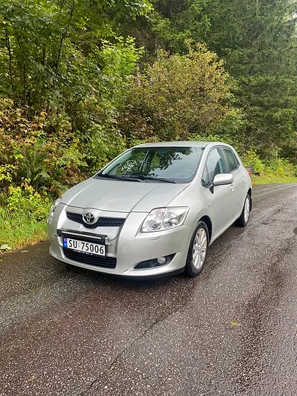 Toyota Auris 2009 photo 2