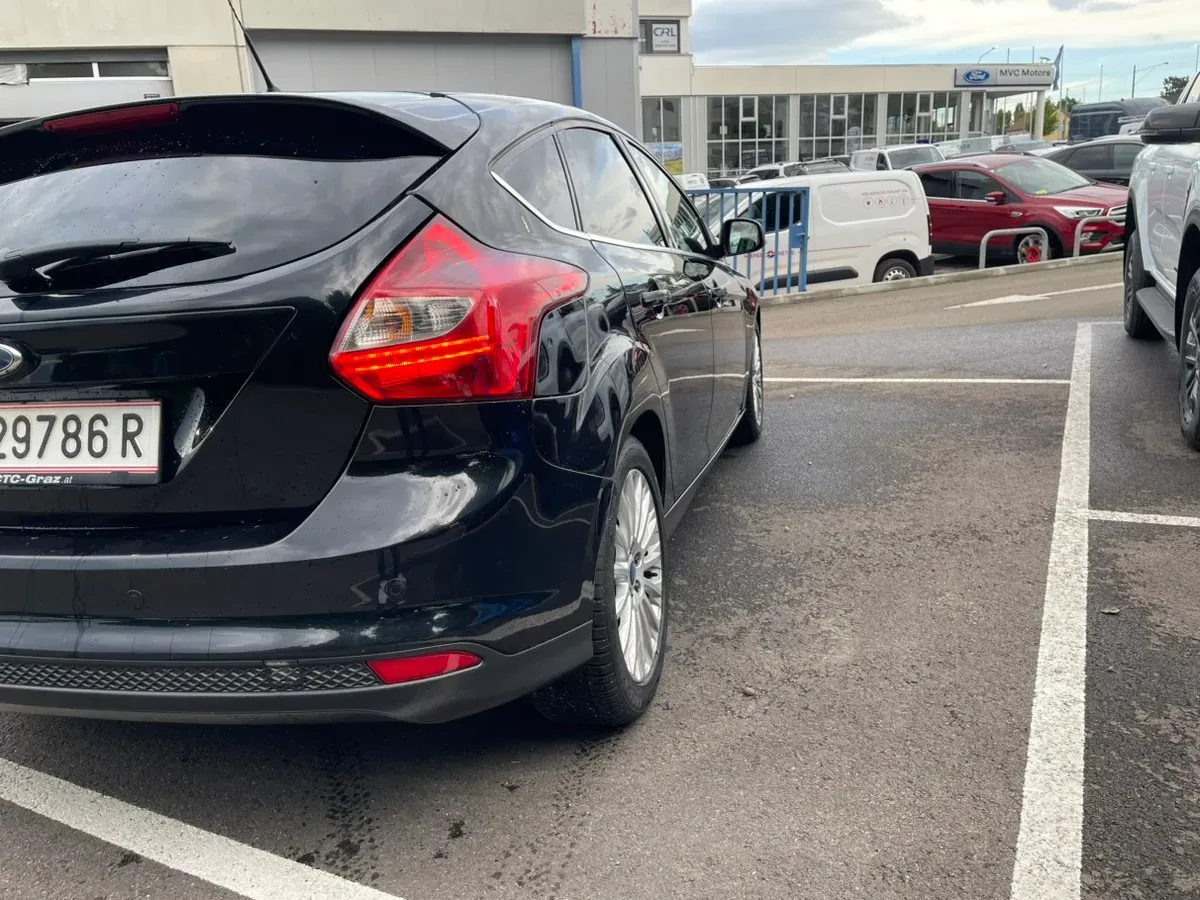 Ford Focus 2011 photo 2