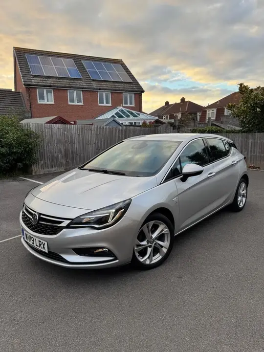 Vauxhall Astra 2019 photo 2