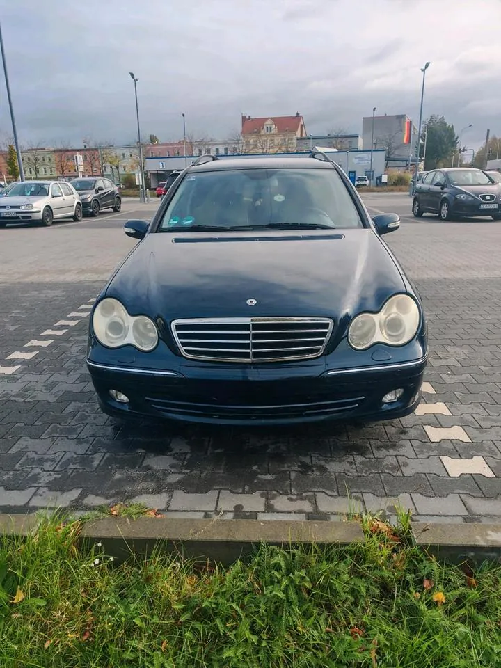 Mercedes-Benz C230