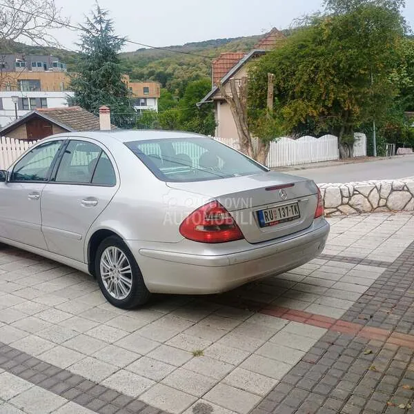 Mercedes-Benz E 220 2005 photo 5