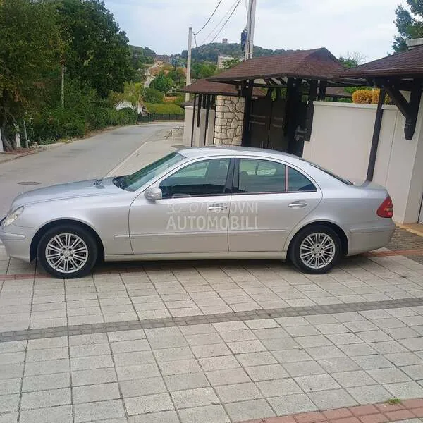 Mercedes-Benz E 220 2005 photo 4