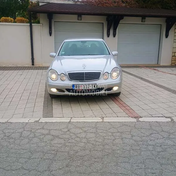 Mercedes-Benz E 220 2005 photo 2