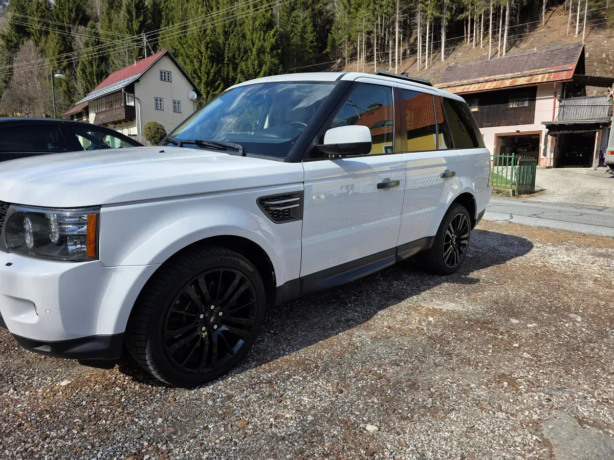 Land Rover Range Rover Sport 2011 photo 2