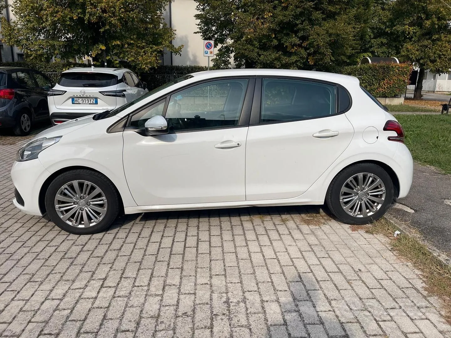 Peugeot 208 2017 photo 4