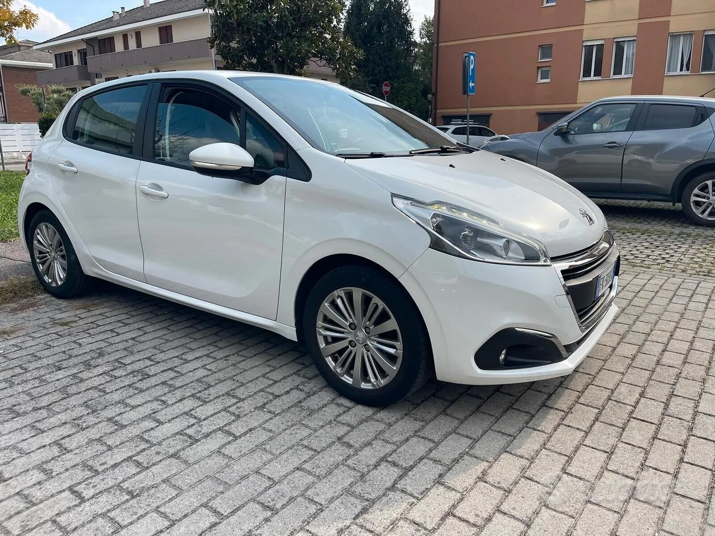 Peugeot 208 2017 photo 2